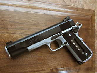 1911 with window grips