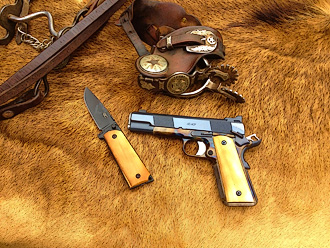 Slimline professional model 1911 with knife and spurs